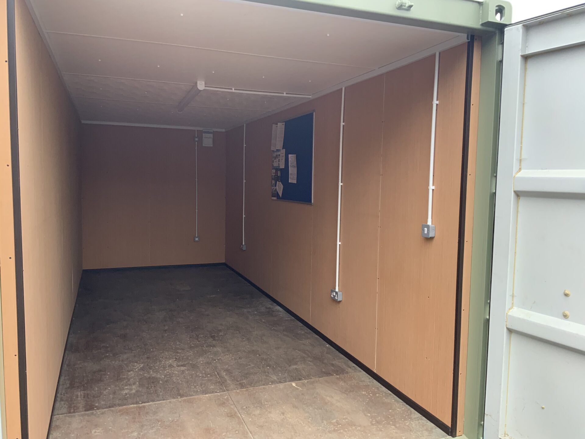 20' insulated shipping container