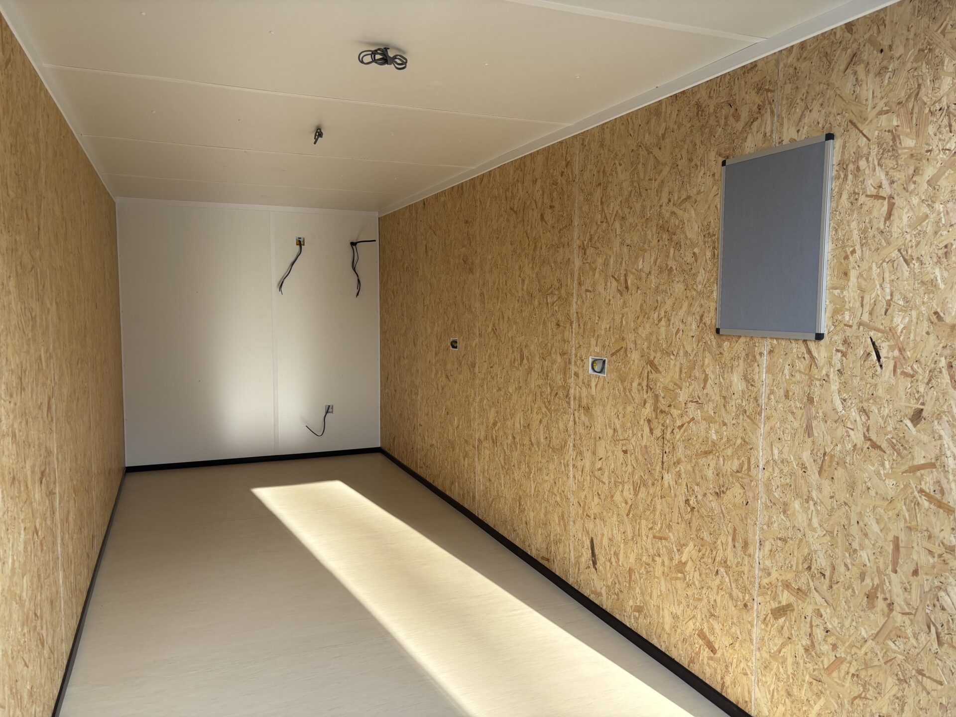 internal of White 20ft lined insulated shipping container with electrics KNG72409