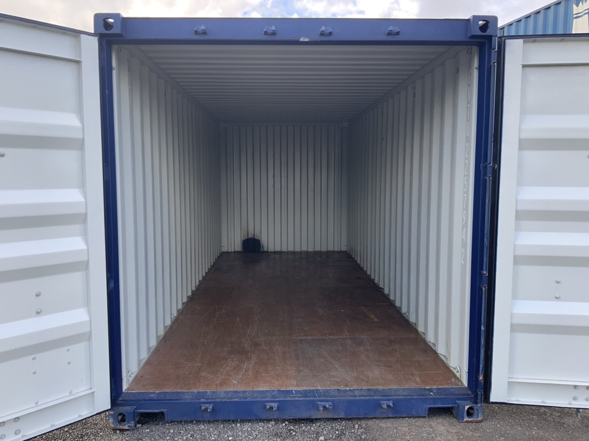 20ft container immaculate clean interior KNG72379
